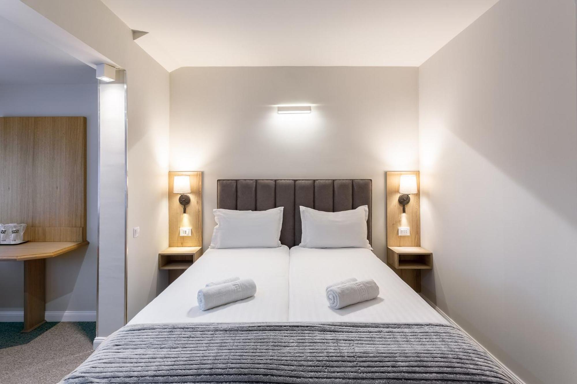 Genesis By Eden Hotel Predeal Exterior photo